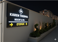Karen thermal spa hotel kompozit oyma tabelasının akşam görüntüsü kayseri kompozit dekupe tabela imalatı İmaj Reklam