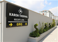 Karen thermal spa hotel kompozit oyma tabelasının gündüz görüntüsü kayseri kompozit dekupe tabela imalatı İmaj Reklam